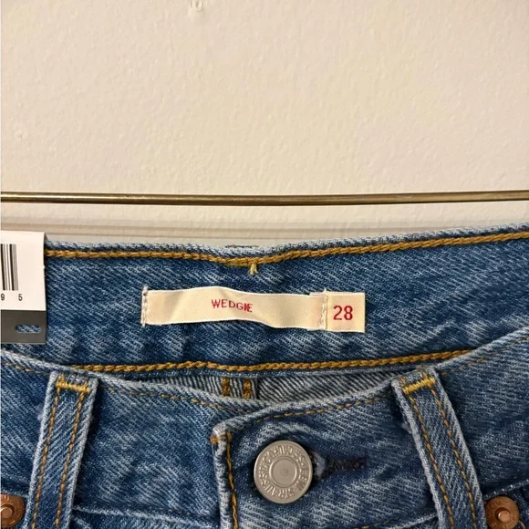 Levi's Wedgie Women's High Rise Blue Denim Jeans - Picture 4 of 6